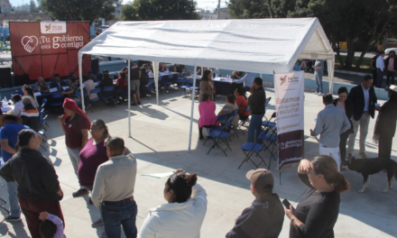 Gobierno municipal atiende a ciudadanos en Loma del Calvario